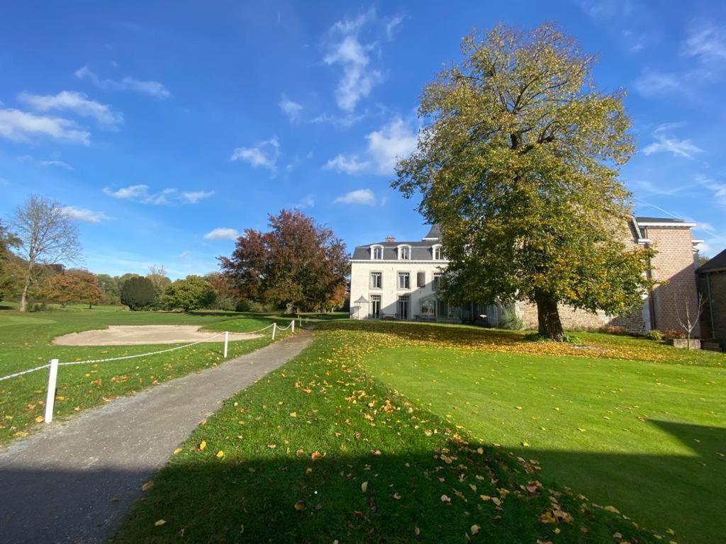 La Chambre Et Le Studio Du Chateau Du Golf De Bernalmont Льеж Экстерьер фото